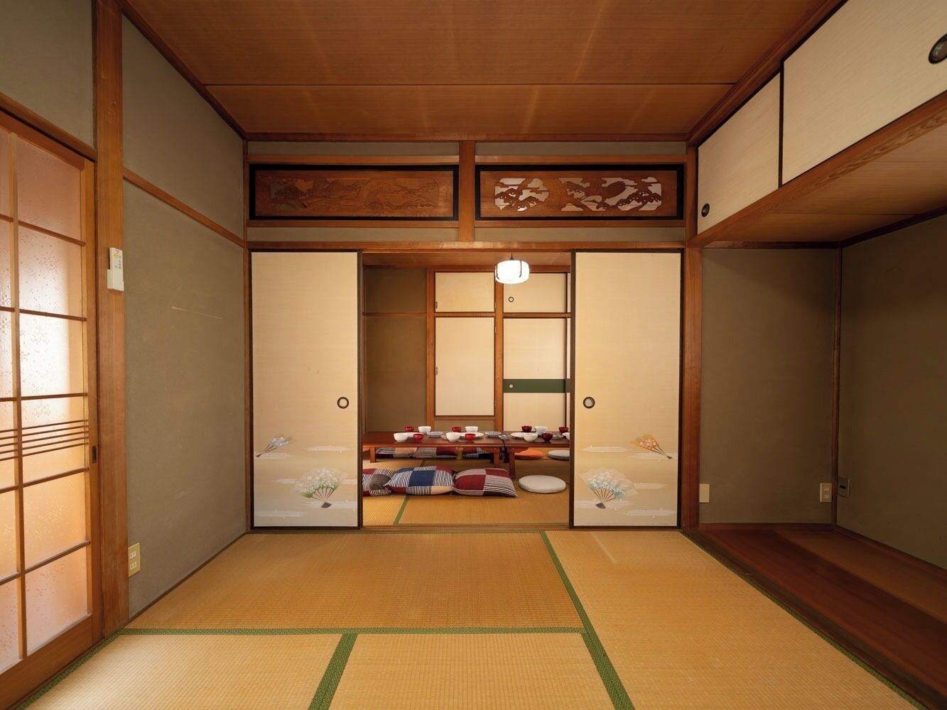 Desk, bed sheets