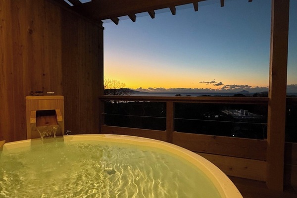 Outdoor spa tub