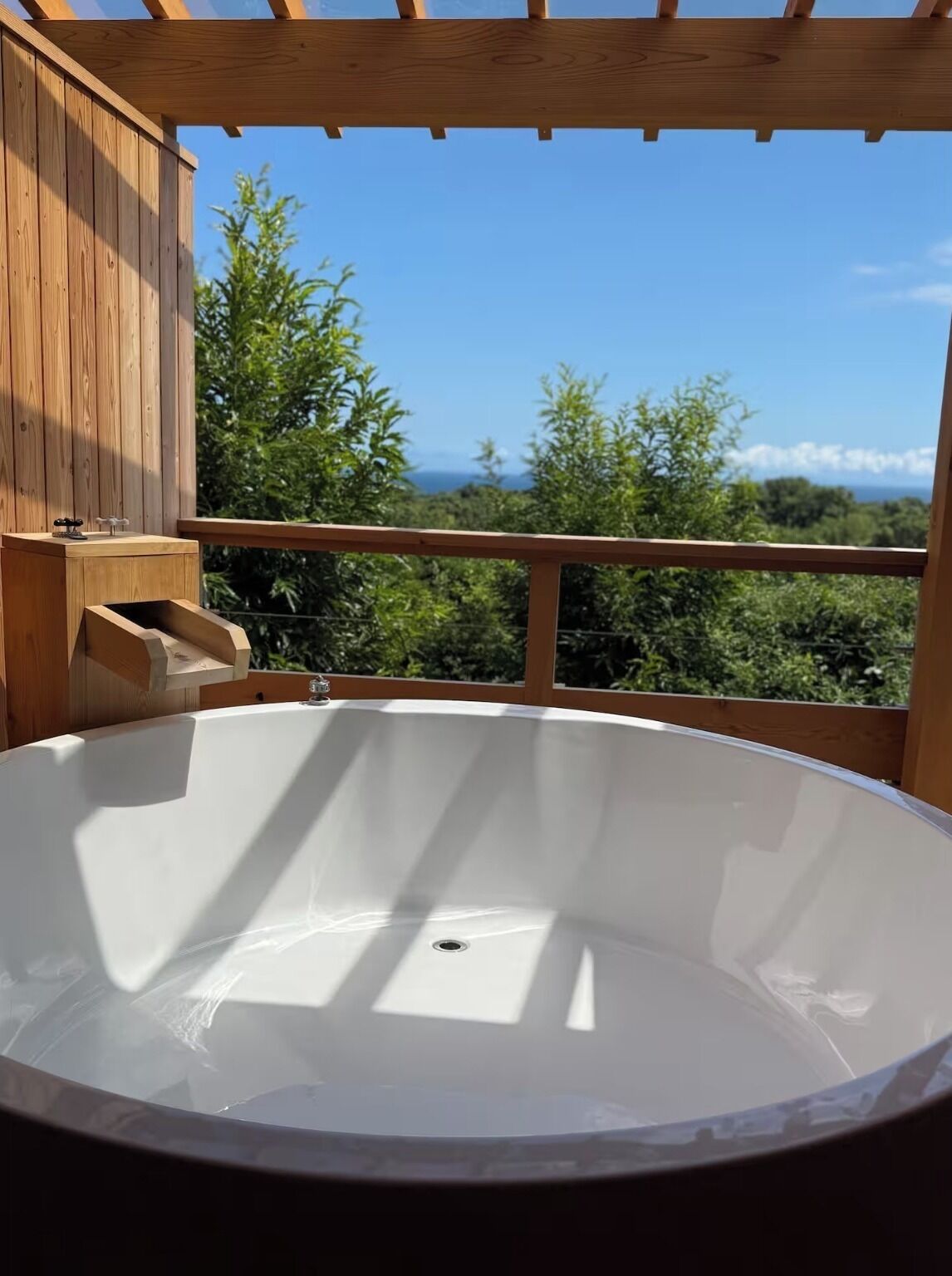 Outdoor spa tub