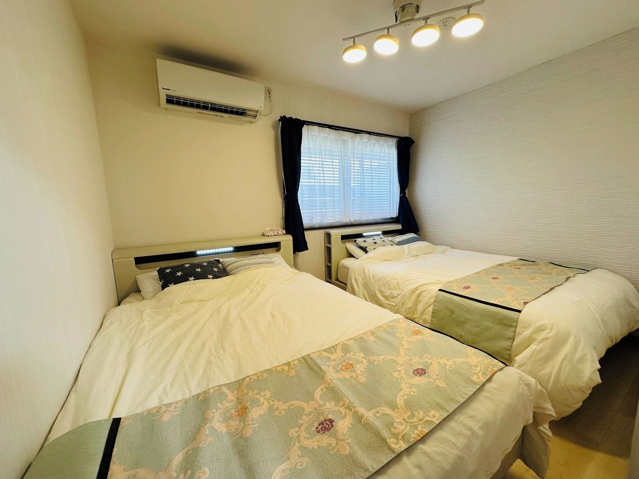 Free WiFi, bed sheets