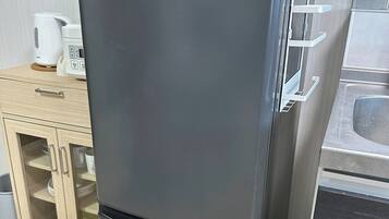 Fridge, microwave, stovetop, cookware/dishes/utensils