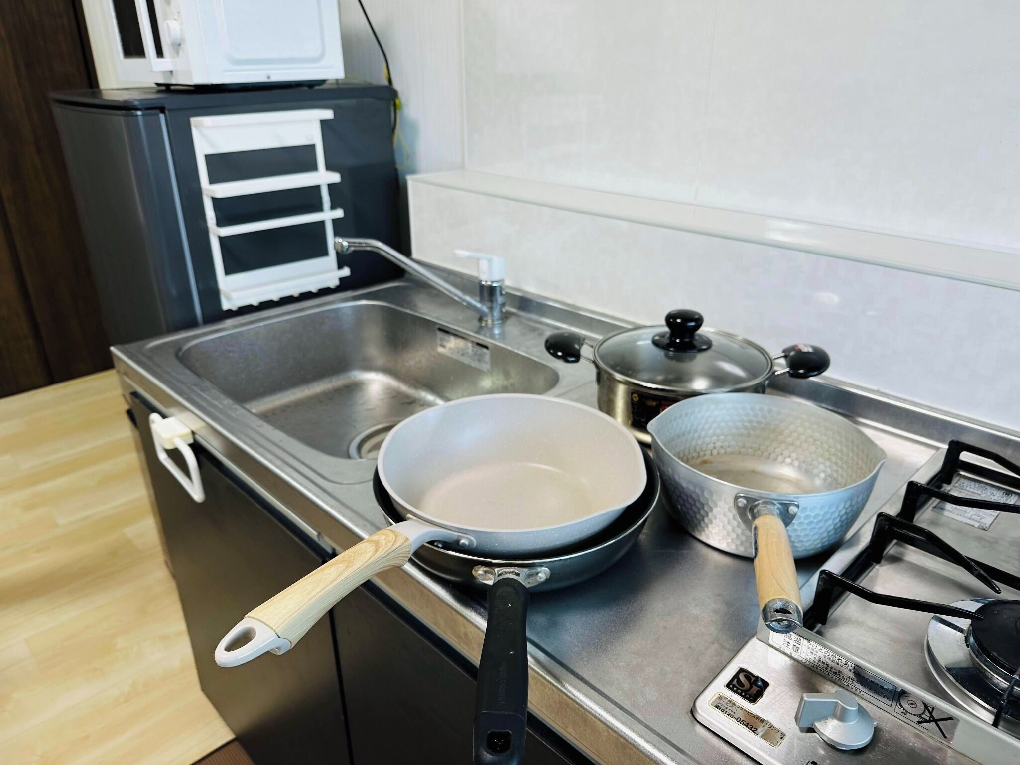Fridge, microwave, stovetop, cookware/dishes/utensils