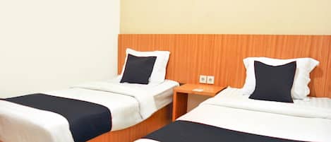 1 bedroom, desk, free WiFi, bed sheets