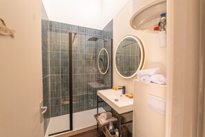 Een douche, een haardroger