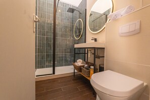 Shower, hair dryer - Holiday home with a garden near Men Du beach (La Trinité-sur-Mer)