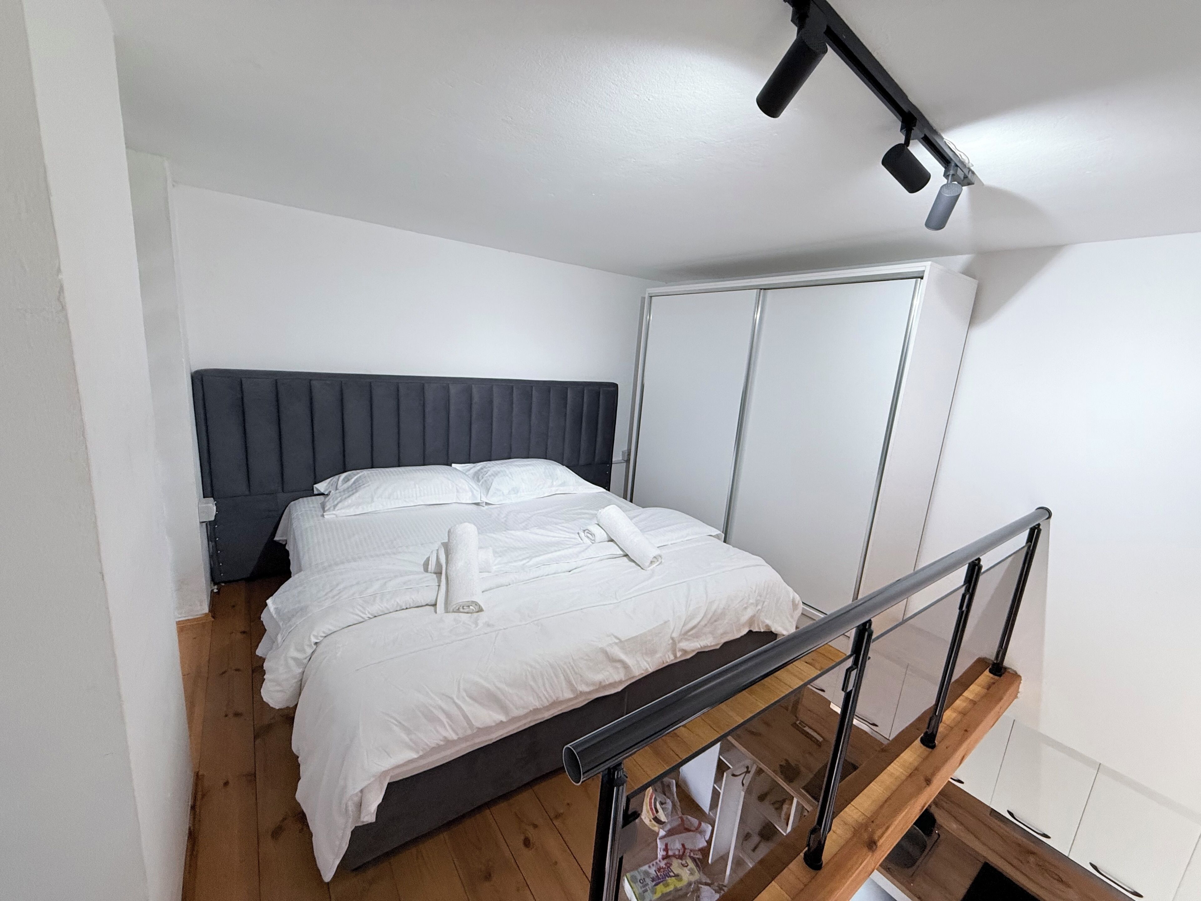 2 bedrooms, iron/ironing board, Internet