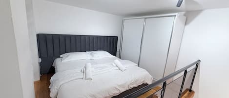 2 habitaciones, tabla de planchar con plancha y internet