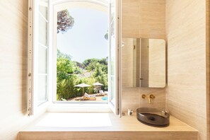 Habitació doble Deluxe, balcó, vistes a la platja | Interior