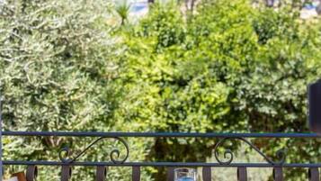 Double Room, Balcony | Outdoor dining