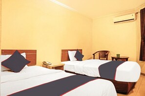 Room - Cozy Twin Escape with Free WiFi and Parking (Jakarta)