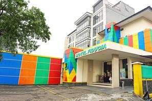 Exterior - Cozy Twin Escape with Free WiFi and Parking (Jakarta)