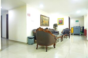Lobby - Cozy Twin Escape with Free WiFi and Parking (Jakarta)