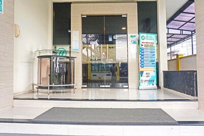 Luxury Twin Stay with Free WiFi and Parking