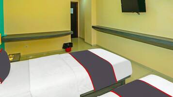 1 bedroom, desk, free WiFi, bed sheets