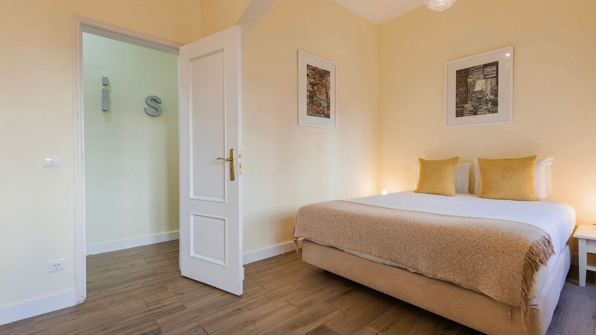 2 slaapkamers, een strijkplank/strijkijzer, wifi