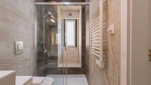 Hair dryer - Sunny Terrace Apartment w/ River Views (Lisbon)