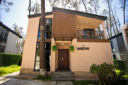 3-bedroom Family Paradise Villa in Woods