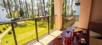 3-bedroom Family Paradise Villa in Woods