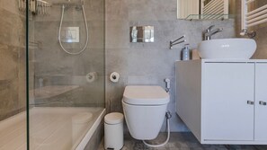 Hair dryer - Spacious Mordern Apt in Graça’s Historic Quarter (Lisbon)