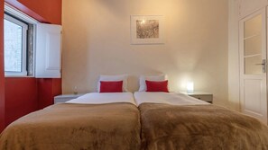 2 bedrooms, iron/ironing board, WiFi, bed sheets - Prime Location Apt w/ Authentic Lisbon Charm (Lisbon)