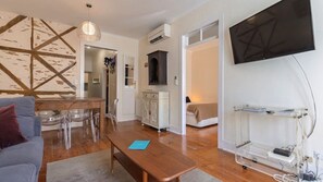 TV - Prime Location Apt w/ Authentic Lisbon Charm (Lisbon)