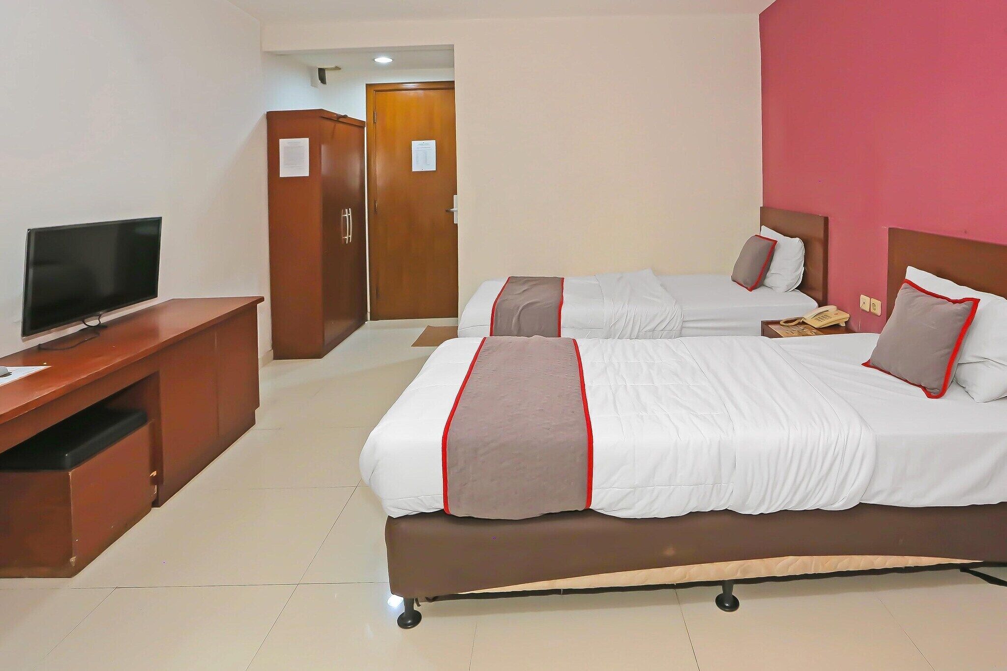 1 bedroom, desk, free WiFi, bed sheets