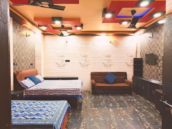 Room - Atharv Paying Guest House (Varanasi)