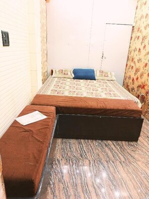 Room - Atharv Paying Guest House (Varanasi)