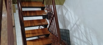 Modern Deluxe Double Guest Stay w/ WiFi