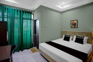 1 bedroom, desk, free WiFi, bed sheets