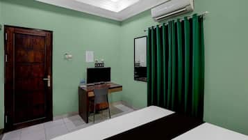 1 bedroom, desk, free WiFi, bed sheets