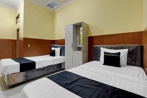 1 bedroom, free WiFi, bed sheets - Budget-Friendly Twin Stay w/ Free WiFi (Yogyakarta)