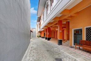 Exterior - Budget-Friendly Twin Stay w/ Free WiFi (Yogyakarta)