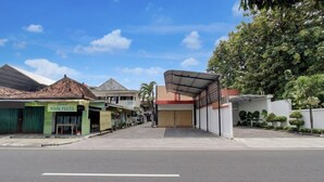 A street view with a building labeled 'Nast Pecel' and a covered entrance. - Contemporary Deluxe Twin Stay w/ Stylish Comfort (Yogyakarta)