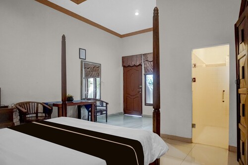 Comfortable Indonesia Double Suite w/ Free WiFi