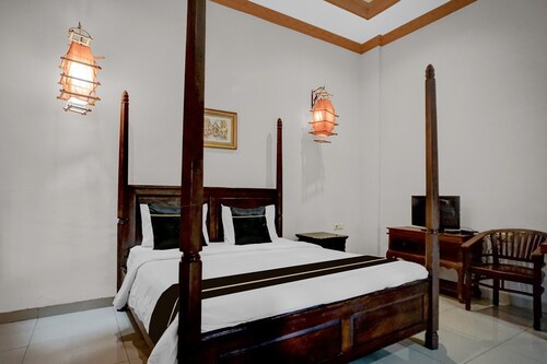 Comfortable Indonesia Double Suite w/ Free WiFi