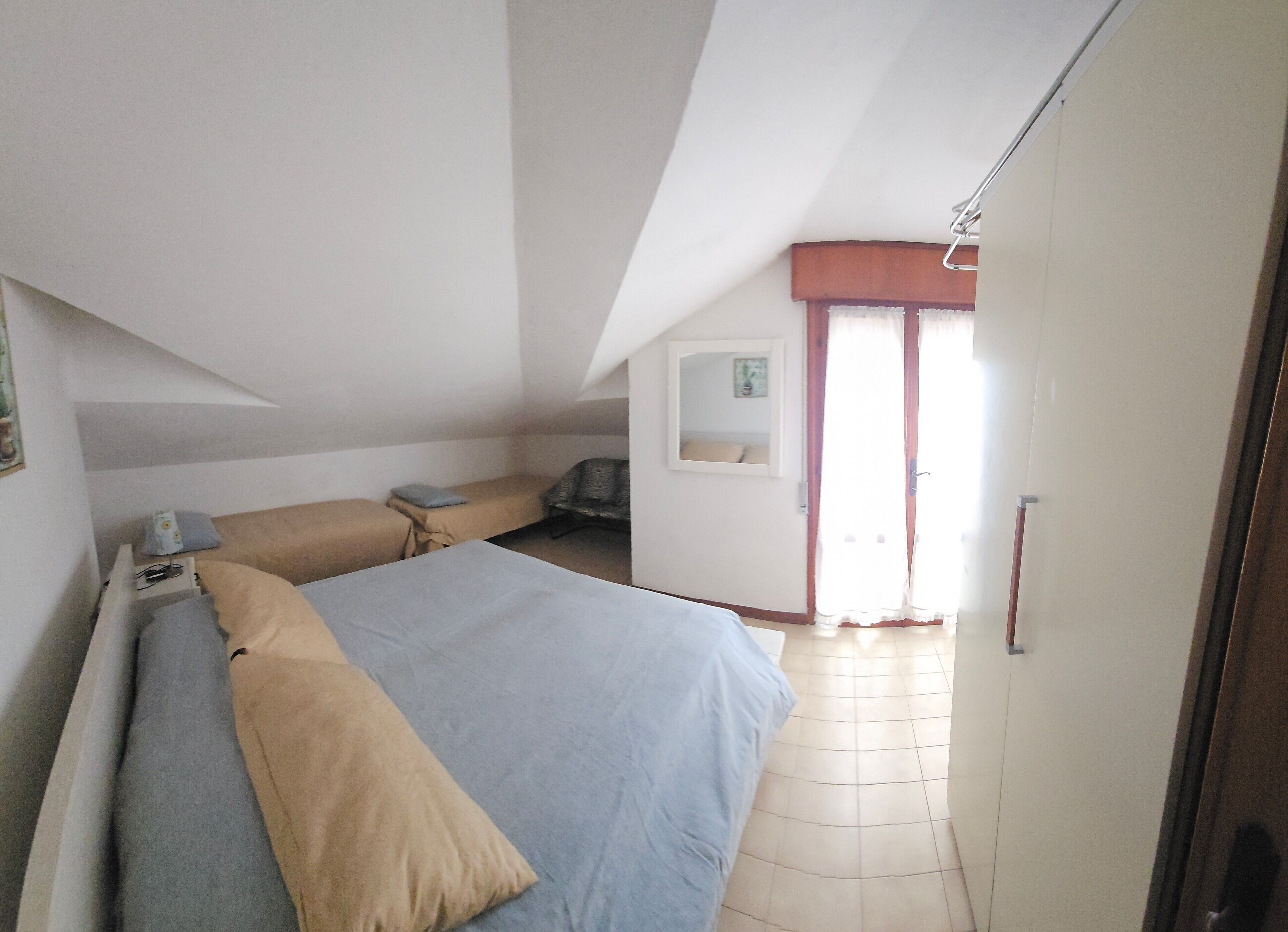 1 camera, Wi-Fi, lenzuola