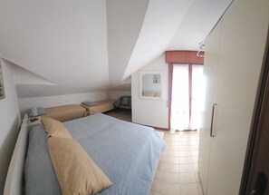 1 bedroom, WiFi, bed sheets - Casa Cristina – Cozy Apartment with Balcony Near the Beach (Chioggia)
