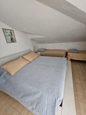 1 bedroom, WiFi, bed sheets - Casa Cristina – Cozy Apartment with Balcony Near the Beach (Chioggia)