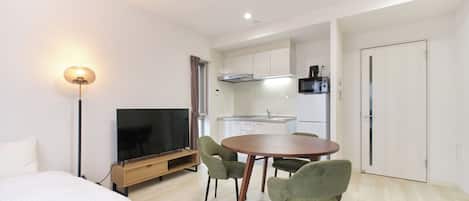 Cortinas blackout, tabla de planchar con plancha y wifi gratis