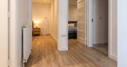 Newly refurbished London base with Jubilee line on your doorstep