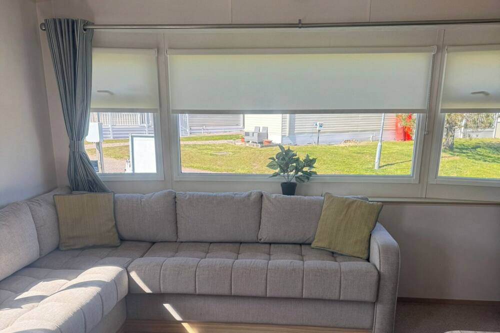 Caravan - Sleeps 6 - Parking - Elgin