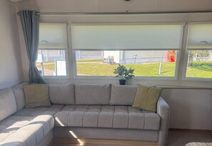 Living area - Caravan - Sleeps 7 - Parking (Lossiemouth)