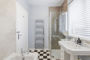Hair dryer, towels - Idlewyld - North East Escapes (Amble)