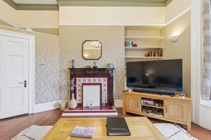 TV, fireplace - Idlewyld - North East Escapes (Amble)