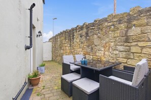 Outdoor dining - Idlewyld - North East Escapes (Amble)