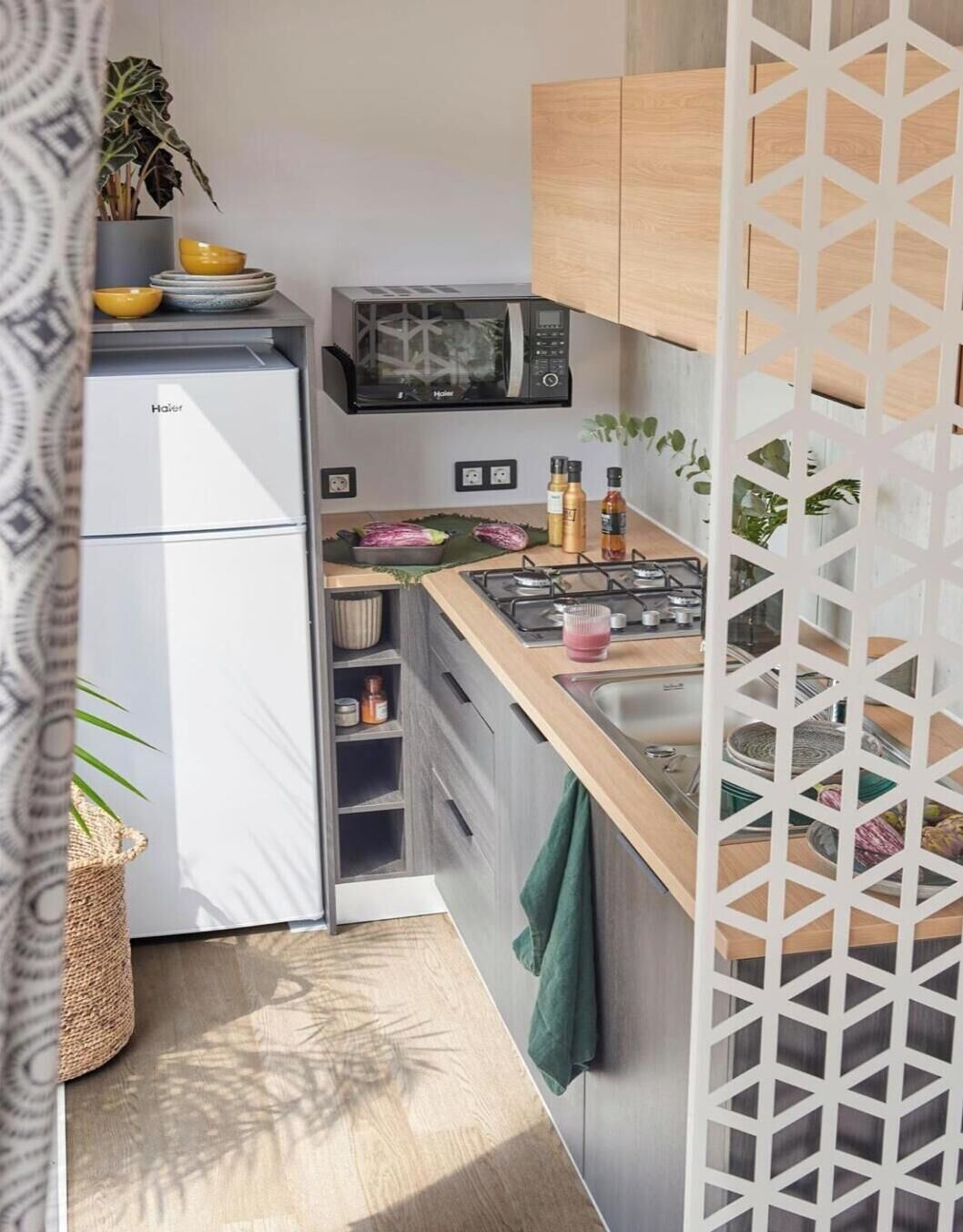 Fridge, microwave, stovetop, coffee/tea maker