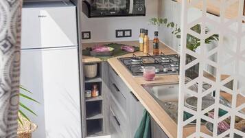 Fridge, microwave, stovetop, coffee/tea maker