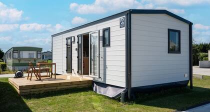 Charming caravan with terrace for 6