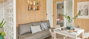 Encantadora caravana con terraza para 6